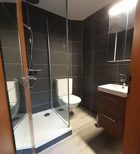 Mansardé Chez Un Vigneron Au Village Au 3ème étage Sans Ascenseur *