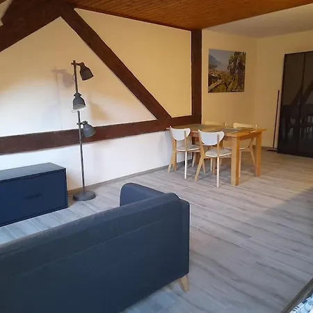 Mansardé Chez Un Vigneron Au Village Au 3ème étage Sans Ascenseur * Villeneuve