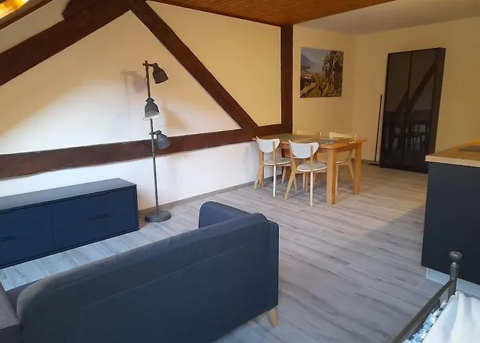 Mansarde Chez Un Vigneron Au Village Au 3eme Etage Sans Ascenseur * Villeneuve